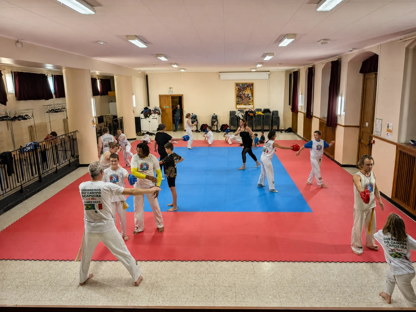Cours de capoeira avec enfants et adultes à Thyez